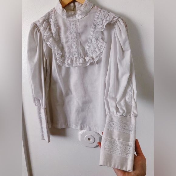 Vintage 60s Cotton and Lace Prairie Blouse / Victorian Revival Blouse Gunne Sax - Picture 3 of 7